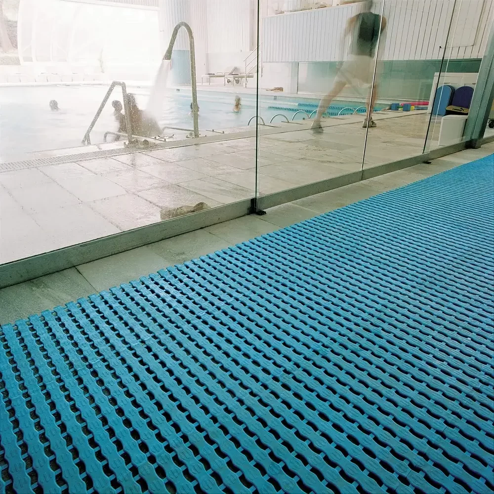 Swimming pool mat